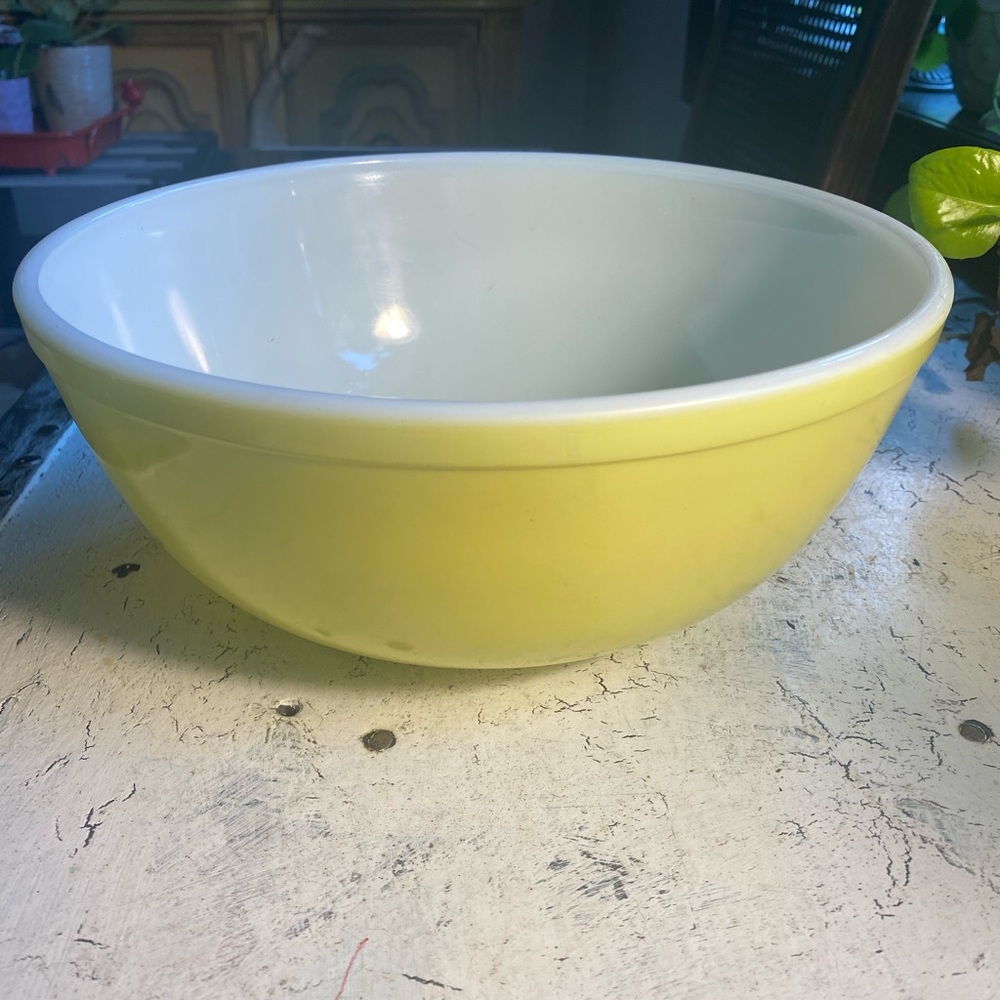 1 Pyrex 404 Yellow 4 Quart primary mixing bowl - Picture 11 of 11